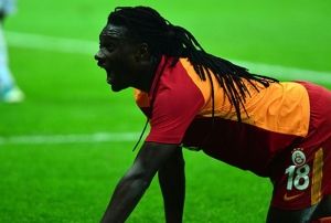 Gomis, gollere devam