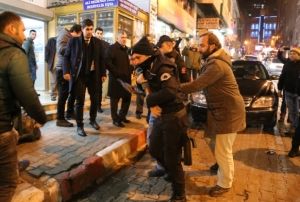Ensar vakfnn programn protesto eden 10 kii gzaltna alnd