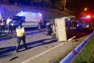 Trafik kazas: 4 l, 2 yaral