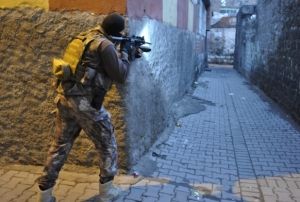 Surda 700 polisle hava destekli asayi uygulamas