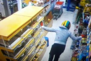 Polis ile hrszlar arasnda atma