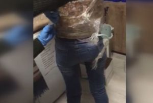Kadn yolcunun zerinde 2 kilo 800 gram esrar ele geirildi