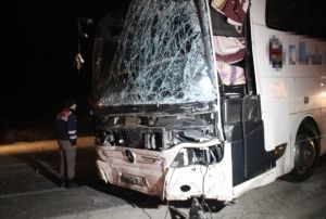 Zincirleme trafik kazas: 1 l, 18 yaral