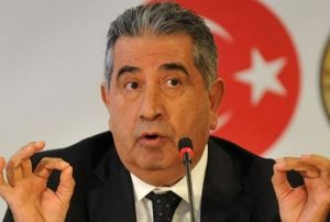 Mahmut Uslu, Fenerbahe taraftarndan zr diledi