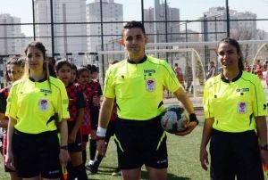 lk kitabn vagonda yazan futbol hakemi 6. kitabn yazd 