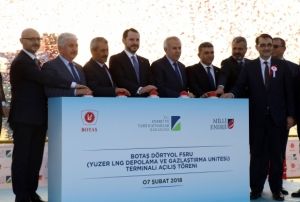 Dnyann en byk FSRU gemisi dzenlene trenle ald