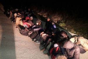 Kaak gmenleri yol kenarnda brakp katlar