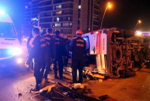 Otomobille arpan ambulans devrildi: 5 yaral