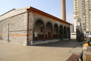 iften Camii aslna uygun onarm tamamland