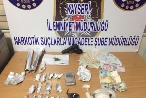 Uyuturucu ticareti yapan ahslara operasyon: 5 gzalt