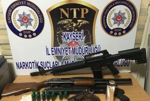 Uyuturucu operasyonunda cephanelik kt
