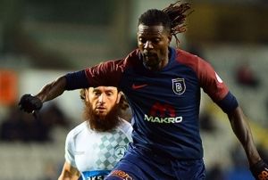 Adebayor, Beiktan golclerini geride brakt