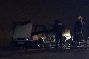 Kendi aracn yakan gen o anlar sosyal medyada paylat