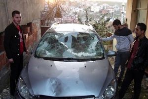 Arkadana kzd aracn bu hale getirdi!