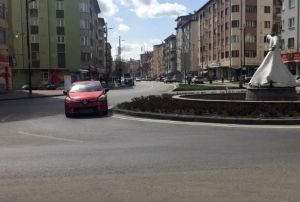 Kadn src aracn kavaa park edip alverie gitti