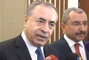 'Menajerler bizi bombardmana tutuyor'
