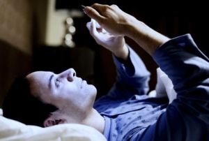 Akll telefonlarla yataa girenlere kt haber