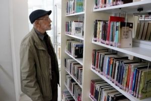  Mustafa dedenin Ktphane ak genlere rnek oluyor
