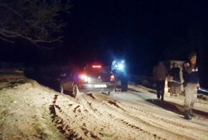 Kayseri'de 2 kii aracn iinde l olarak bulundu