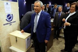 KAYSO Meclis Bakanlna Abidin zkaya tekrar seildi