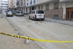 Sokak ortasnda dehet! Kar koca hastaneye kaldrld