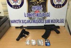 Uyuturucu taciri tabanca ve tfekle yakaland