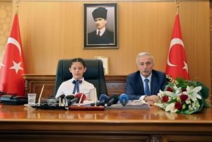 Minik Vali: 23 Nisanda ocuklara Harikalar Diyar cretsiz