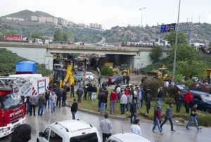 Ankara'da sel arabalar srkledi