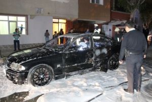 Kardeine kzp annesinin otomobilini yakt