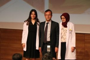 Gelecein eczaclar ilk beyaz nlklerini giydi