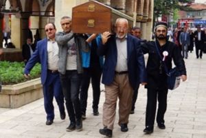5 kiilik aile ayn tabutta!