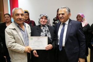 Kaynvalide damadn elinden sertifika ald