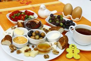 Sahurda protein ve liften zengin yiyecekler tketin