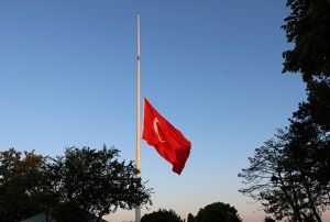 Kuds iin Taksimdeki bayraklar yarya indirildi