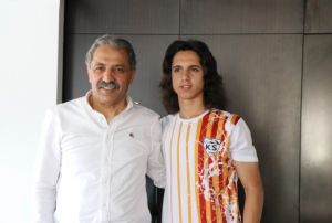 Kayserispor'un alt yap futbolcusu PSG kampna davet edildi