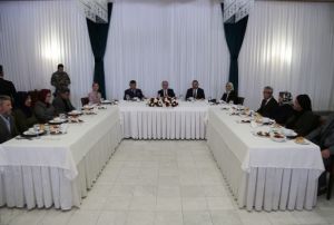 Vali Kam ehit aileleri ile iftar yemeinde bir araya geldi