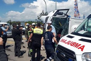 Askeri ara ile polis arac arpt: 18 yaral