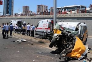 3 aracn kart feci kaza! 2 l, 5 yaral