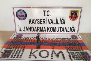 507 adet sikke ve 2 adet madeni heykel ele geirildi