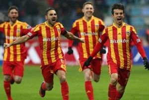 Kayserispor iki oyuncu ile yollarn ayrd