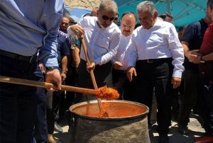 Evliyalar gnnde 50 kazan etli pilav datld
