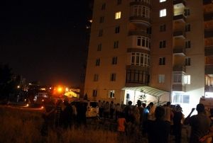 ntihar iin balkona kan kadn polis ikna etti
