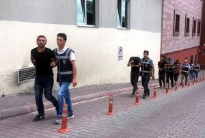 Ak hrszlar yakaland