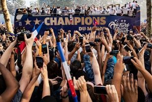 ampiyon Fransa Milli Takm kahraman gibi karland
