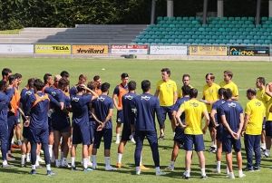 Fenerbahe hazrlklarn srdryor