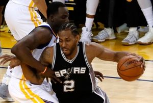 Kawhi Leonard, Toronto Raptors'a takas edildi