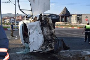 ileri tayan minibs kaza yapt: 12 yaral