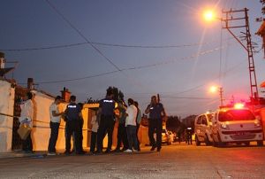 ocuklar uyurken karsn vurup intihar etti