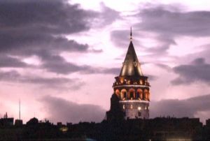 stanbul'da imekler geceyi aydnlatt