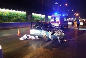 E-5te bariyerlere arpp takla atan ara srcs hayatn kaybetti